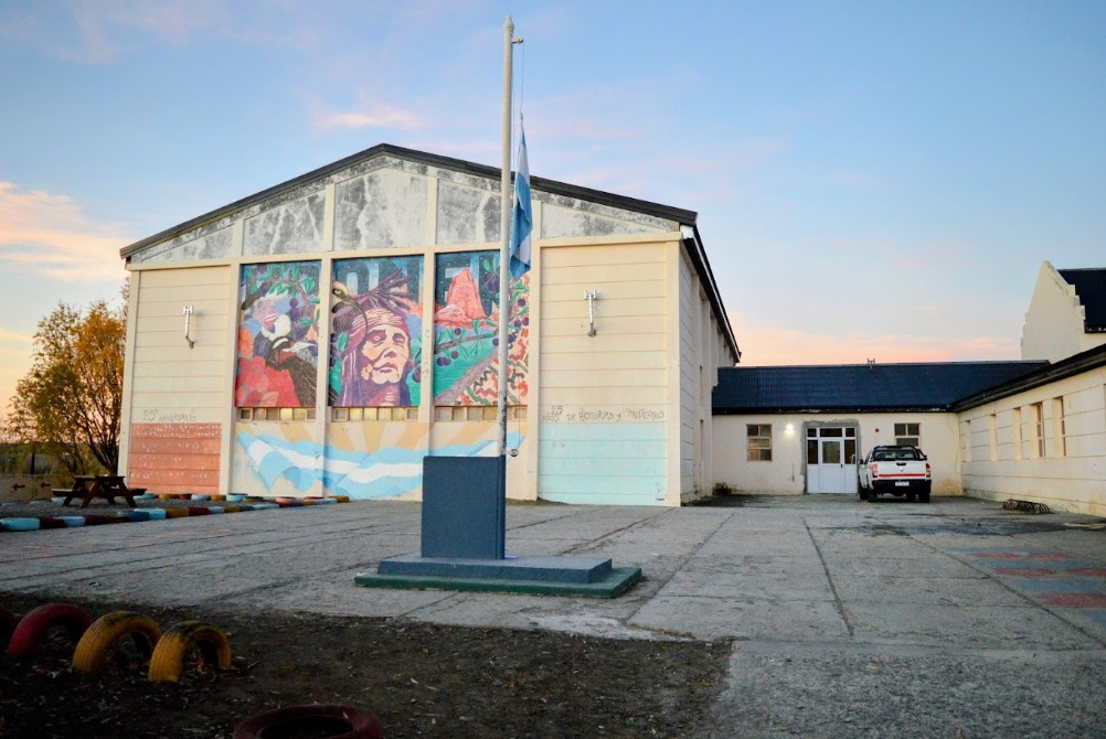Se avanza con tareas de mantenimiento en la Escuela N°73 de El Calafate