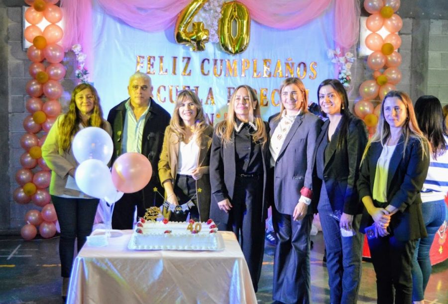 La Escuela Especial N° 5 de El Calafate celebró sus 40 aniversarios junto a la comunidad
