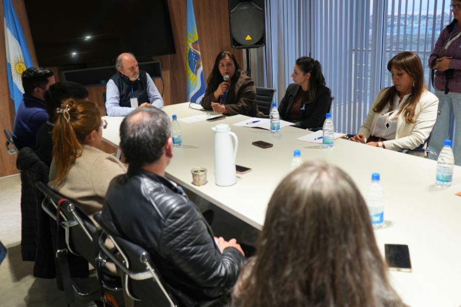 El Ministerio de Producción participó de una mesa estratégica sobre desarrollo portuario en Caleta Olivia