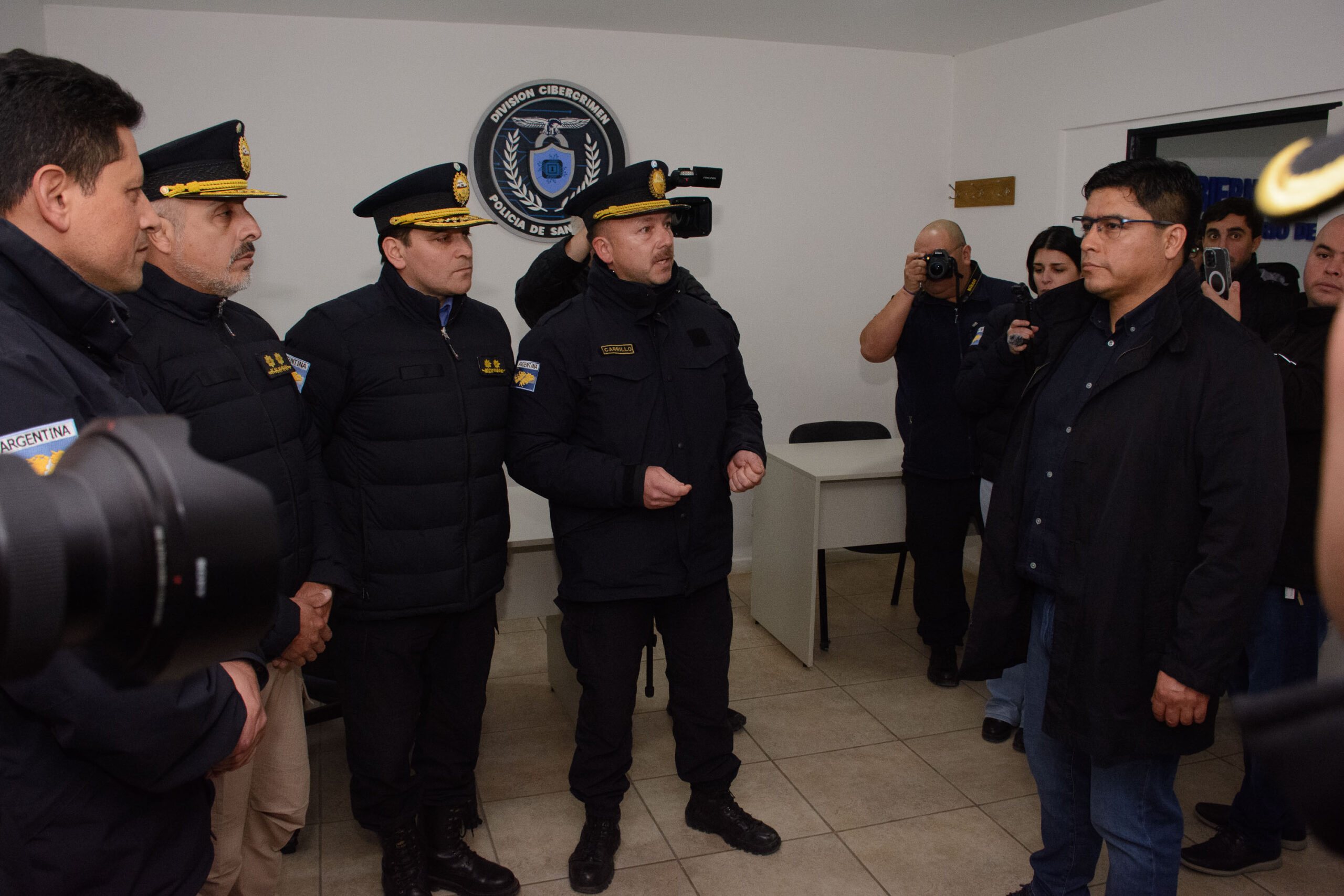 Vidal inauguró la nueva Sala de Cibercrimen y entregó vehículos para reforzar la seguridad provincial